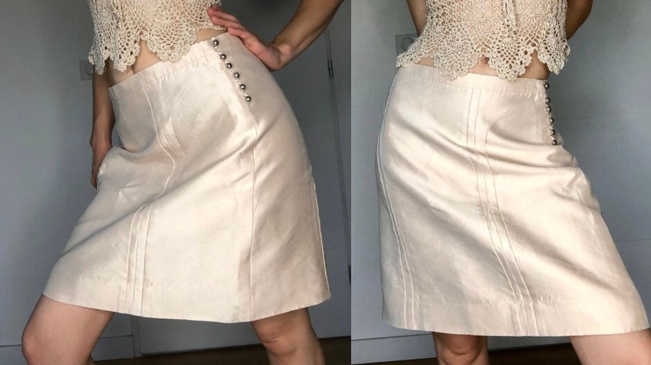 Louis Vuitton 3D Monogram Asymmetrical Pleat Midi Skirt White. Size 34