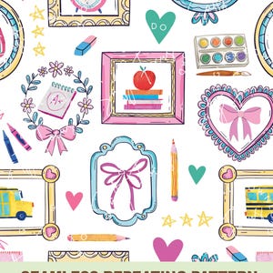 Könnte beinhalten: Ein nahtloses, sich wiederholendes Muster mit Illustrationen zum Thema Schule. Das Design umfasst rosa Rahmen, Herzen, Bleistifte, Buntstifte, einen Schulbus und einen Rucksack. Der Text "SEAMLESS REPEATING PATTERN" befindet sich unten.