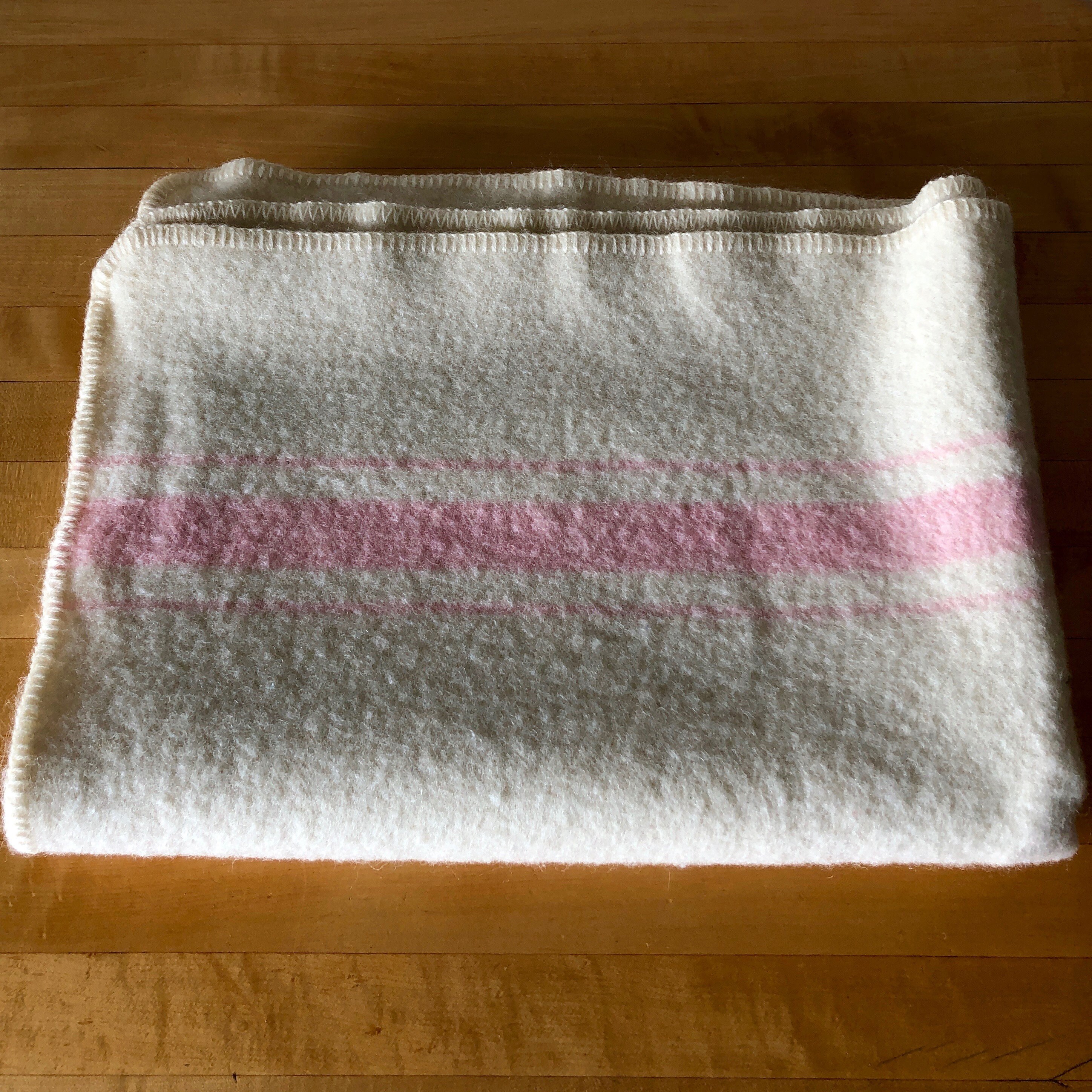 Vintage Ayers Wool Baby Blanket White and Pink Wool Blanket Etsy Canada