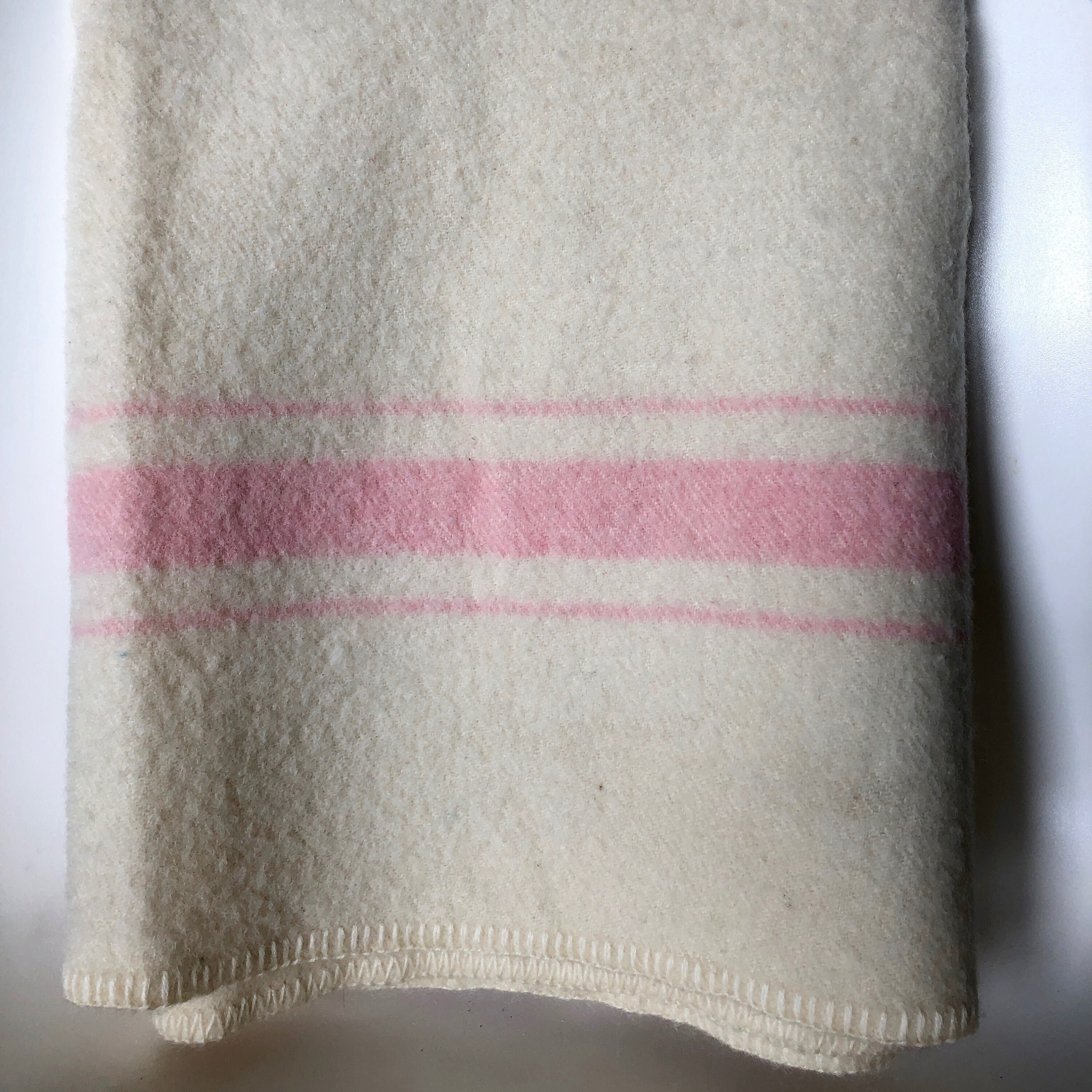 Vintage Ayers Wool Baby Blanket White and Pink Wool Blanket Etsy Canada