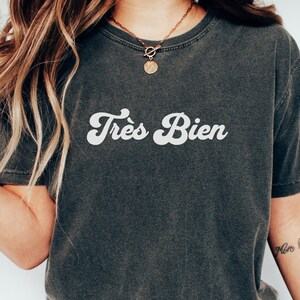 Très bien Comfort Colors® Unisex T-Shirt, French saying shirt, Oversize French word tee, French graphic tee, French phrase shirt