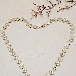 Collier trèfle en or et strass à petits motifs, Plaqué or 14 carats, Collier trèfle en or strass, Cadeaux pour elle, Cadeaux pour maman
