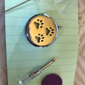 Cat ashes locket can be put on chain, is a kit