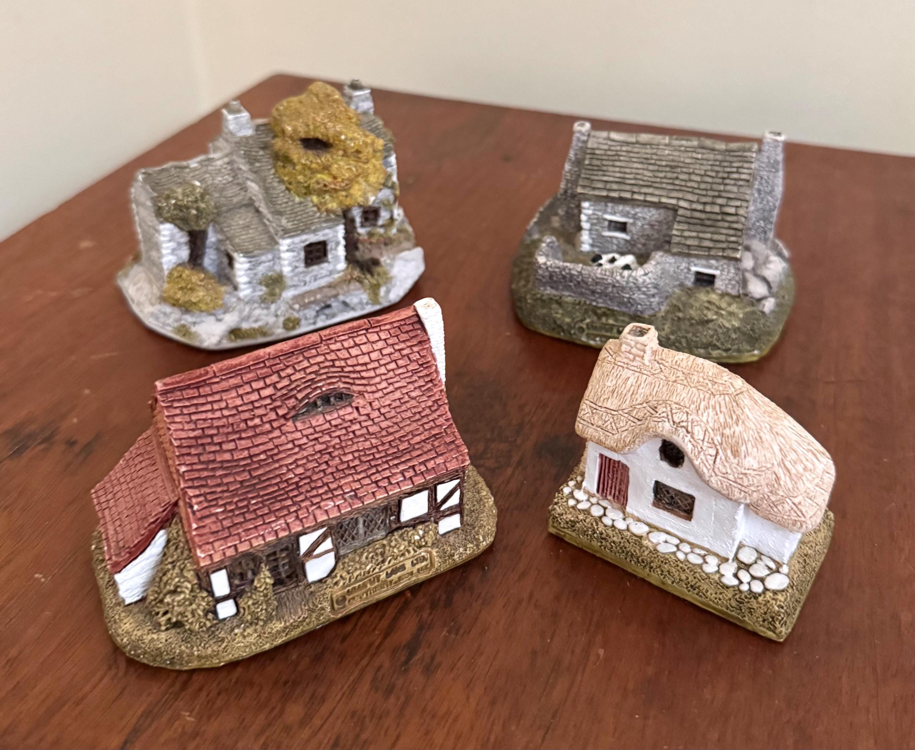 リリパットレーンDas Gebirskichelein Amazon.co.jp: Lilliput Lane Honeysuckle Cottage 1992 L0250