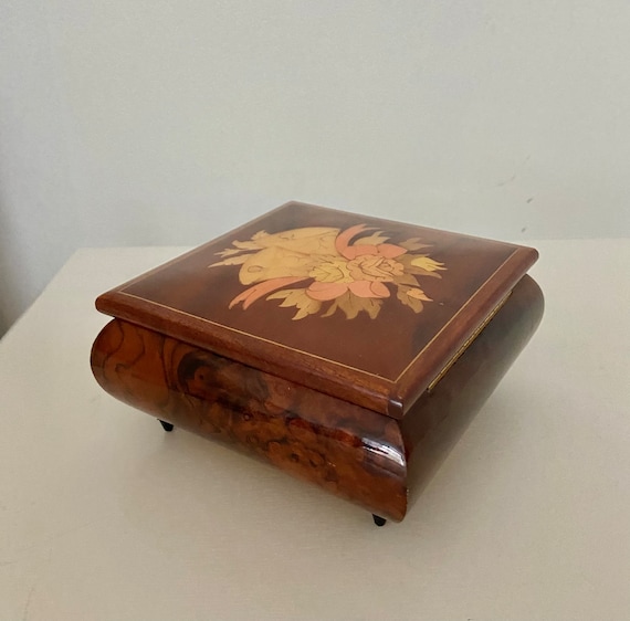 美品 REUGE MUSICスイス木製オルゴール 八角形     花柄装飾 Reuge Wood Music Box - Etsy