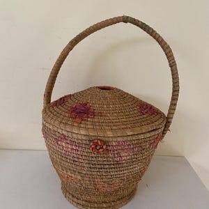 Vintage seagrass basket with lid