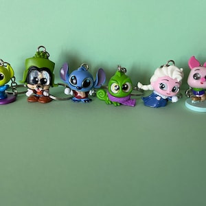 Snowy Getaway - Disney Doorable Keychains