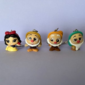 Snow White - Disney Doorable Keychain
