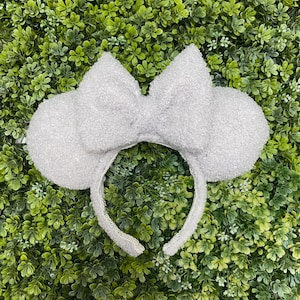 Light gray Sherpa Minnie Mouse ears, neutral Minnie ears, Disney headband, sherpa minnie ears, Minnie Mouse headband, fuzzy mouse ears
