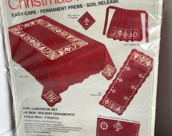 Vintage 1950s Bucilla Christmas Needlecraft kit #1909, placemats and napkins