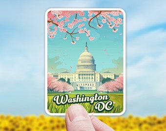 Pode incluir: Um cartão postal de estilo vintage com vista para o Edifício do Capitólio dos Estados Unidos em Washington, DC. O edifício é cercado por cerejeiras em flor. O texto "Washington DC" é impresso em uma fonte retrô na parte inferior do cartão postal.