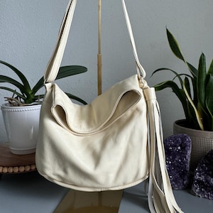 Monedero largo de piel mexicana suave con borlas, bolso de piel hecho a mano, bolso de mano de piel artesanal cosido a mano