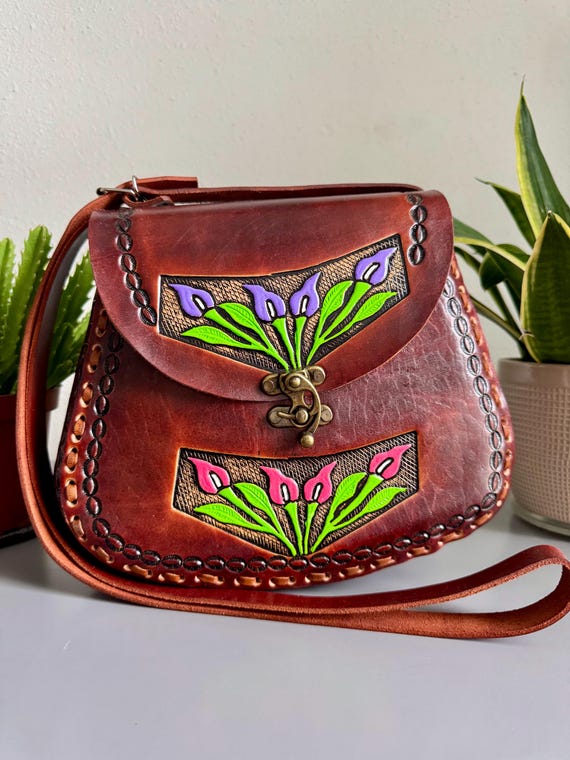 Beautiful handmade Leather purse with adjustable straps. Handmade Leather Purse - Made In USA | Buffalo Billfold Company main image 4