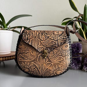 Cartera de cuero con flores mexicanas grabadas a mano, bolso de mano para mujer hecho a mano, artesanal