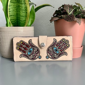 Handpunzierte Ledergeldbörse, echtes handgefertigtes Kunstleder Hand von Fatima Wallet, mexikanische Hamsa Moderno De Piel
