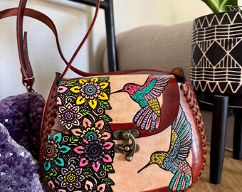 Handmade Tooled Leather Crossbody Bag: Hummingbird Floral  display picture 2
