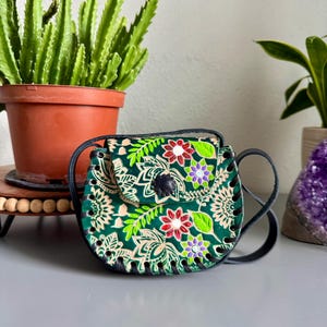 Porte-monnaie pour petite fille / Porte-monnaie à fleurs en cuir mexicain gaufré repoussé à la main / Sac en cuir Niñas fait main / Peint à la main / Artisanat