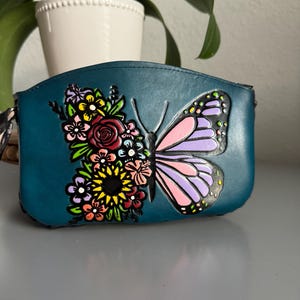 Handgefertigtes Armband aus geprägtem Leder mit Blumenmuster, echtes mexikanisches Leder, hergestellt in Mexiko mit der Cincelada-Technik. Bolsa de Piel