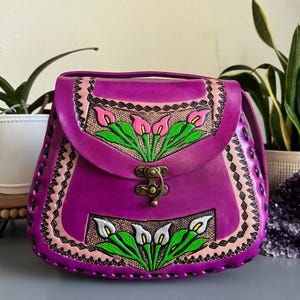 Cartera grande de cuero con estampado de flores de lirio de la paz mexicano, hecha a mano y hecha a mano, estilo guitarra artesanal