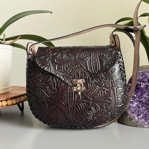 Cartera de cuero con flores mexicanas grabadas a mano, bolso de mano para mujer hecho a mano, artesanal