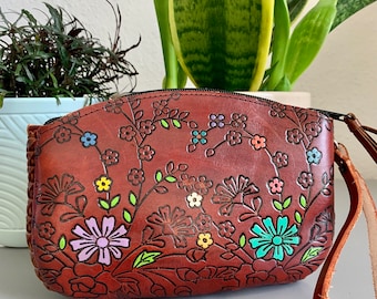 Hand-Tooled Embossed Leather Floral Wristlet, Genuine Mexican Leather, Made in Mexico using the Cincelada Technique. Bolsa de Piel