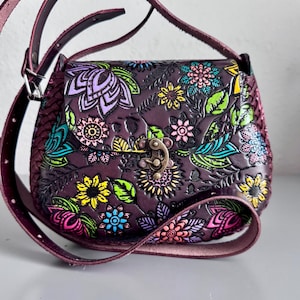 Hand Tooled Leather Crossbody Purse – Floral Mexican Artisan Bag, Adjustable Strap Brown