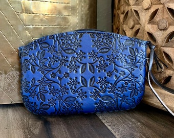Hand-Tooled Embossed Leather Floral Wristlet, Genuine Mexican Leather, Made in Mexico using the Cincelada Technique. Bolsa de Piel