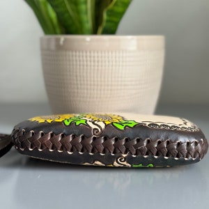 Bracelet floral tournesol en cuir repoussé à la main, sac en cuir mexicain véritable image 4