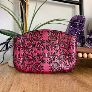 Bracelet floral en cuir repoussé à la main, cuir mexicain véritable, fabriqué au Mexique selon la technique Cincelada. Bolsa de Piel