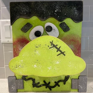 Kies mijn neus Halloween monster traktatie vak svg-downloadbestand. Dit is een doos met snoep en de kinderen gaan in zijn neus om hun traktatie te krijgen.