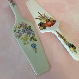 Beautiful Cake server