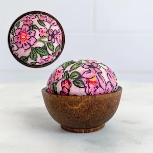 Mini alfiletero para afilar agujas, relleno de arena de esmeril.