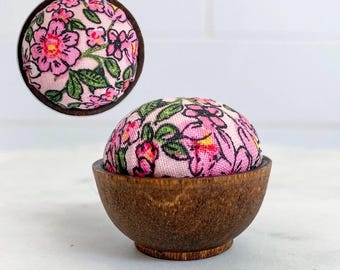 Mini Needle Sharpening Pincushion; filled with emery sand.