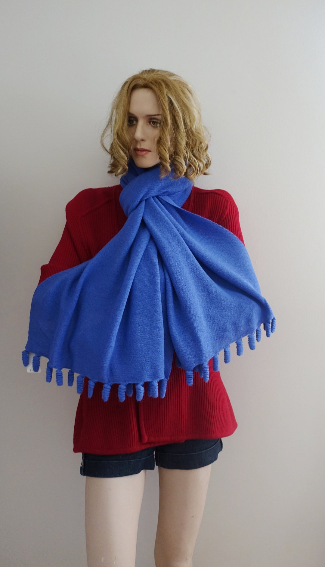 shawl with ruffle edge