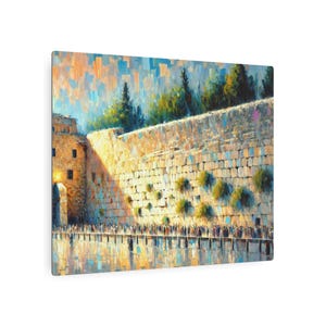 Puede incluir: Una representaci&oacute;n art&iacute;stica del Muro de las Lamentaciones, que muestra una c&aacute;lida paleta de colores de amarillos, naranjas y azules. La imagen representa la piedra texturizada del muro, con una multitud de personas reunidas debajo. Se ven &aacute;rboles verdes y un edificio.