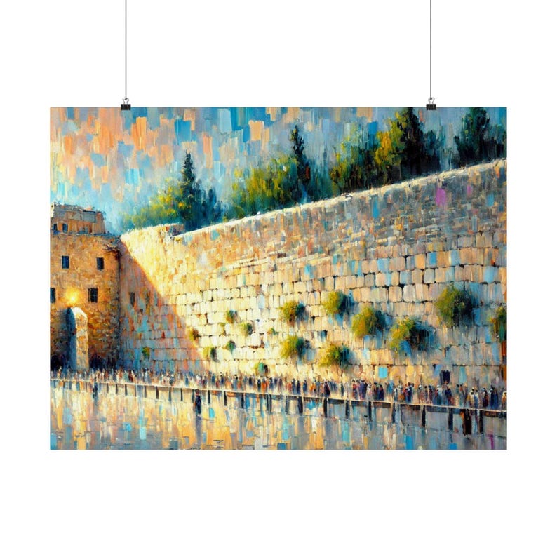 Puede incluir: Una impresi&oacute;n art&iacute;stica que representa un muro de piedra y una multitud de personas. La obra de arte utiliza tonos c&aacute;lidos de amarillo y marr&oacute;n, con toques de azul y verde. El estilo recuerda a la pintura impresionista.