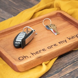 Bandeja para llaves de madera personalizada hecha a mano, organizador de llaves personalizado, regalo de fiesta de inauguración de la casa, regalo único para él