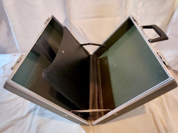 Vintage hard-shell briefcase, 1970s attache case,… - image 6