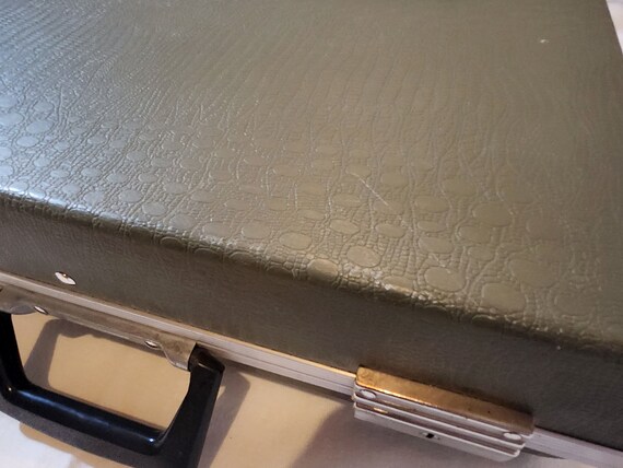 Vintage hard-shell briefcase, 1970s attache case,… - image 5