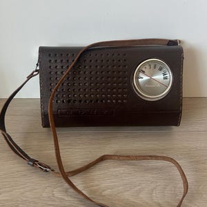 Radio compatta Sony del 1963 con custodia in pelle, custodia color acquamarina, radio a sei transistor TR-6081, non testata, necessita di qualche lavoro