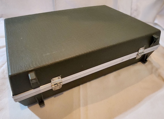 Vintage hard-shell briefcase, 1970s attache case,… - image 8