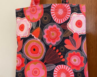 Reusable shopping bag with abstract flowers