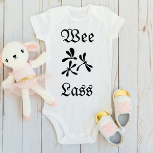 Outlander Baby One Piece, Wee Lass, Baby Bodysuit, Outlander Shirt, Baby Clothing, Infant Bodysuit, Baby Clothing, Infant Clothing, Scotland