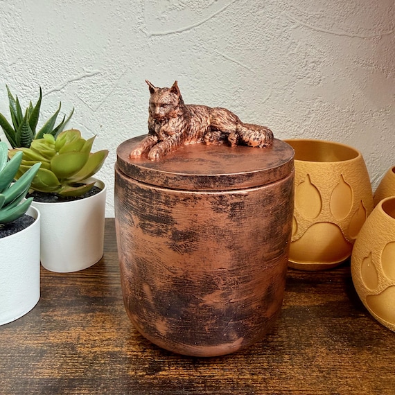 Handmade Maine Coon Cat Urn – 0.3 Liter | Exact Urn in Photo