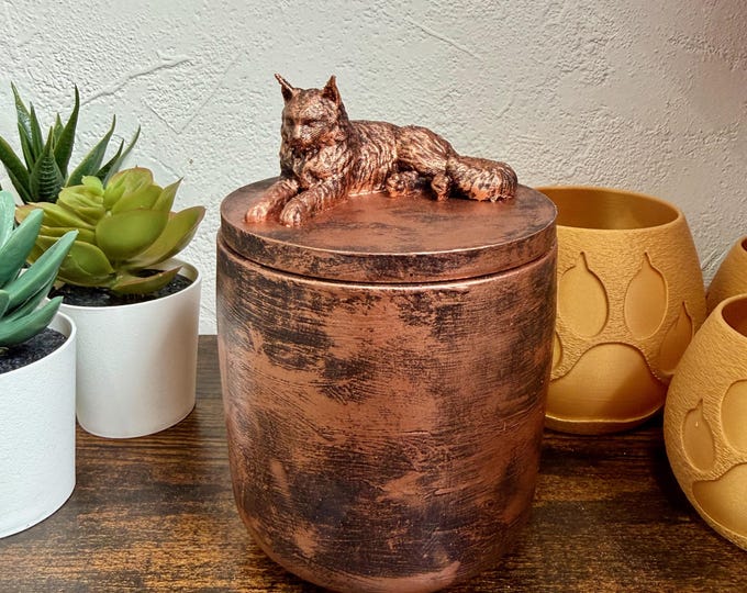 Handmade Maine Coon Cat Urn – 0.3 Liter | Exact Urn in Photo