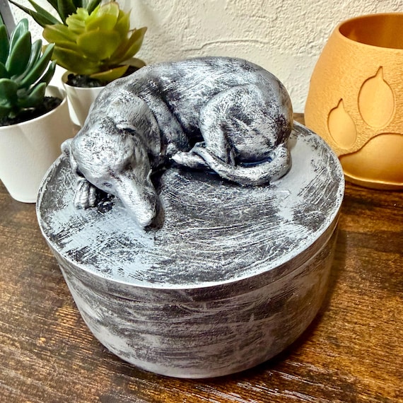 Dachshund Ash Urn – 0.3 Liter | Exact Urn in Photo
