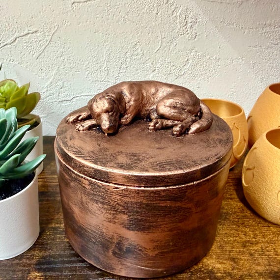 Labrador Urn | Exact Urn in Photo