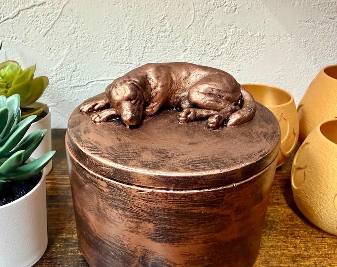 Labrador Urn | Exact Urn in Photo