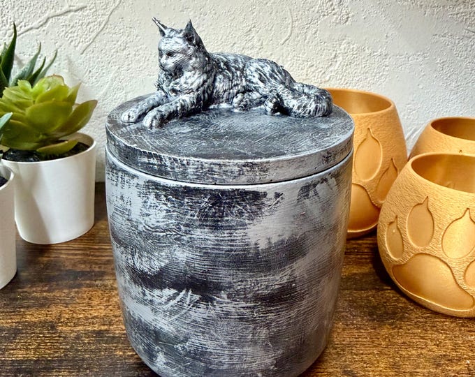 Handmade Maine Coon Cat Urn – 0.3 Liter | Memorial Urn | Exact Urn in Photo