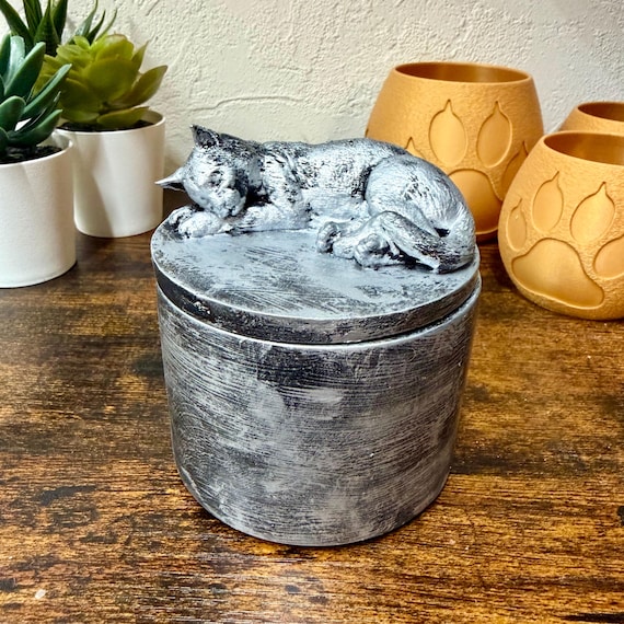 Handmade Cat Urn – 0.15 Liter | Exact Urn in Photo